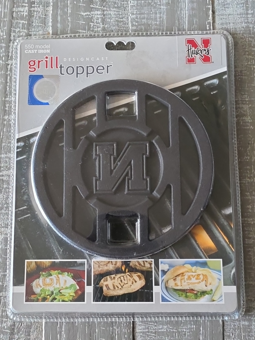 NEBRASKA HUSKERS Designcast Model 550 Cast Iron Grill Topper, Cornhuskers NCAA
